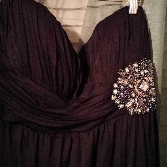 Women's Strapless Formal Dress - Picture 2 of 5